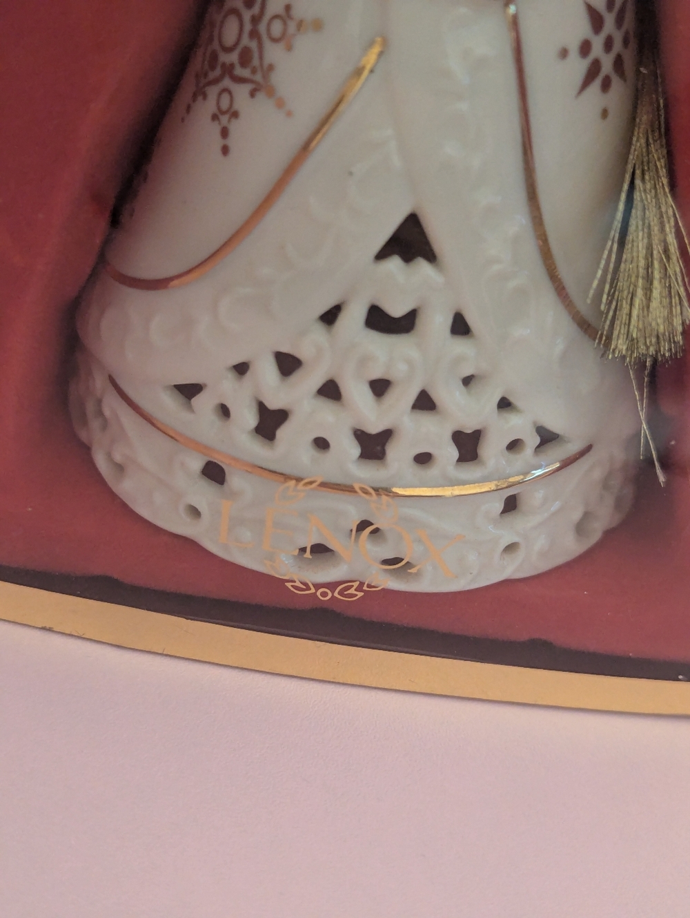Lenox 2005 Annual Santa Christmas Ornament - Picture 5 of 13